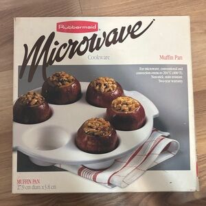 Vintage Rubbermaid White Microwave Muffin Pan